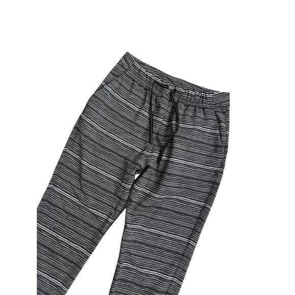 ***SOLD*** Lululemon Jet Crop Luxtreme Slim Pant Size 4 Gray Striped Drawstring - Picture 3 of 5
